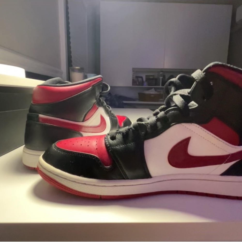 Nike Men’s  size 11 Air Jordan Mid Black / White / Red